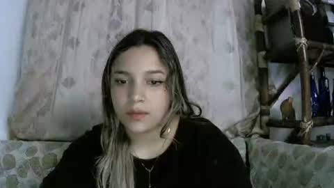 izzy_32 online show from March 29, 6:59 am