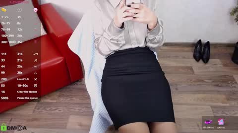 Queen of nylon  Victoria online show from November 27, 6:10 am