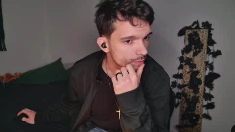 Snapshot of jackdesfeux chatting on October 10, 7:03 am Jack  online show from October 10, 7:03 am