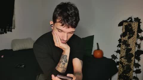 Snapshot of jackdesfeux chatting on October 14, 7:44 am Jack  online show from October 14, 7:44 am