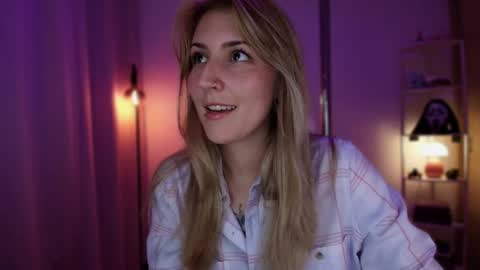 Linda Sofia help me get to 100 thumbs up online show from April 4, 12:39 am