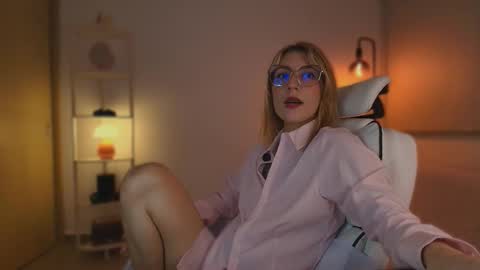 Snapshot of jacky_croft chatting on October 20, 5:23 am Linda Sofia help me get to 100 thumbs up online show from October 20, 5:23 am