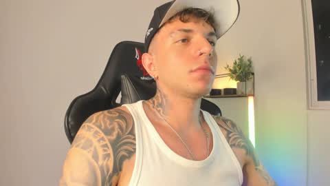 jacobb116 online show from December 14, 2:22 am