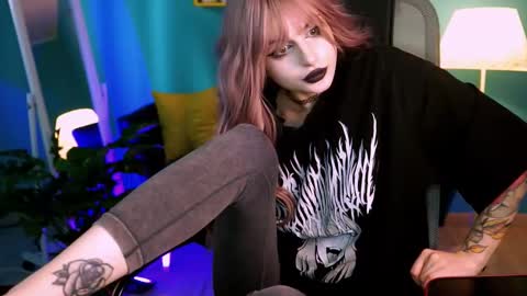 Snapshot of jade_castle chatting on March 8, 11:27 am jade_castle online show from March 8, 11:27 am