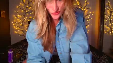 jadeamaryllis_ online show from April 14, 3:59 pm