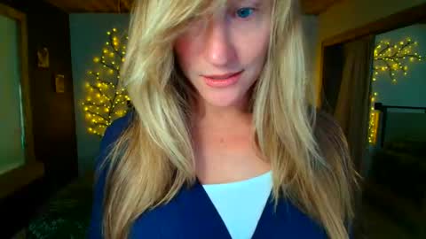 jadeamaryllis_ online show from April 9, 3:29 pm