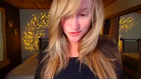 jadeamaryllis_ online show from April 8, 10:24 pm