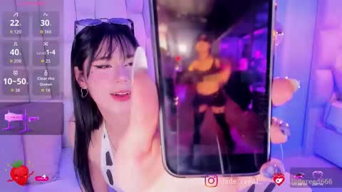 Jade Red  online show from December 15, 4:08 am