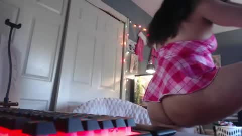 Jade online show from March 10, 2:43 pm