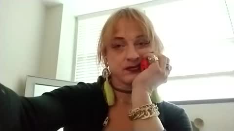 Jamie Rose Queenschild ever... online show from April 7, 11:07 pm