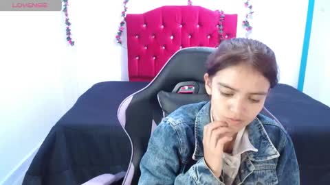 jaide387017 online show from June 1, 9:16 pm