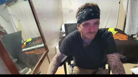 showingitoff online show from April 15, 6:28 am