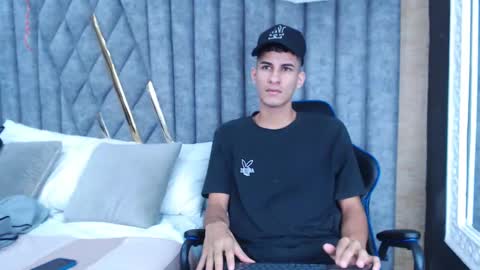 jakemoxleey online show from February 20, 12:47 pm