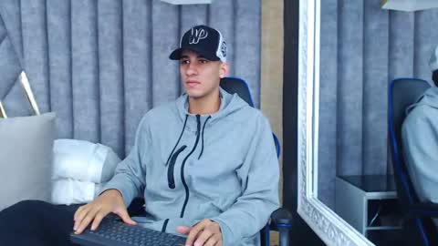 jakemoxleey online show from February 9, 12:19 pm