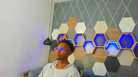 Snapshot of jamalmyst_ chatting on February 21, 7:32 pm online show from February 21, 7:32 pm