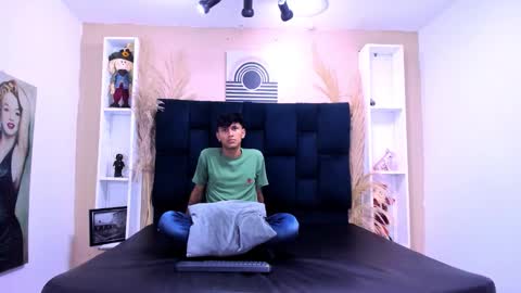 James y Kenet online show from February 2, 1:07 pm