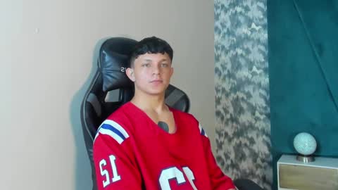 Snapshot of jamesgolden_ chatting on February 27, 11:28 am jamesgolden_ online show from February 27, 11:28 am