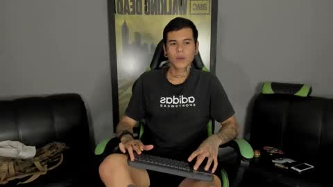 Jamesinked  online show from March 4, 5:32 am