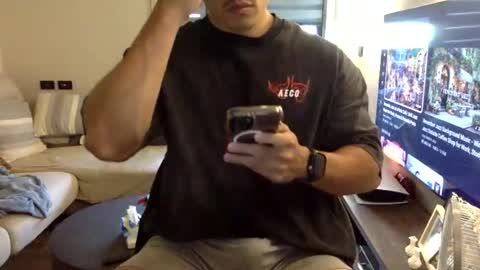 jamesmo820913 online show from November 15, 7:43 am