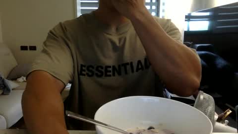 jamesmo820913 online show from December 5, 2:00 am