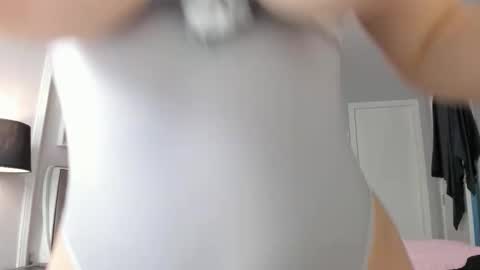 Amelle online show from September 23, 1:10 am