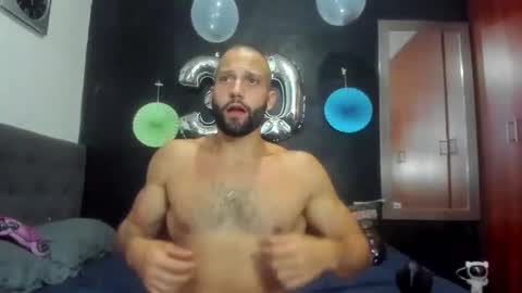 Snapshot of jasonmartiinez chatting on October 9, 8:47 pm online show from October 9, 8:47 pm