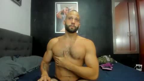 Snapshot of jasonmartiinez chatting on October 6, 1:23 am online show from October 6, 1:23 am