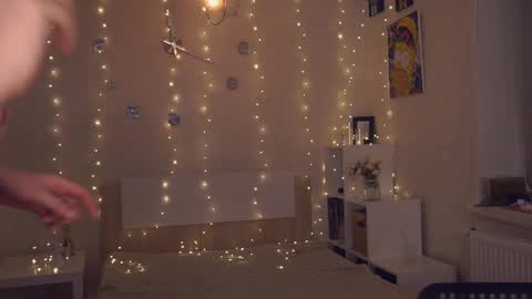 JayBeatrice online show from December 15, 1:43 pm