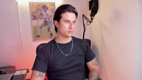 Snapshot of jayalvarrez_ chatting on October 24, 8:31 pm Jay Alvarrez online show from October 24, 8:31 pm