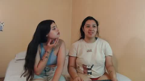 Jazmin and Scarlett online show from July 7, 7:40 pm
