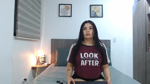 Jazmin and Scarlett online show from April 3, 10:33 am