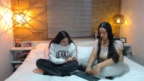 Jazmin and Scarlett online show from November 24, 10:14 am