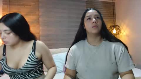 Jazmin and Scarlett online show from December 5, 8:46 am