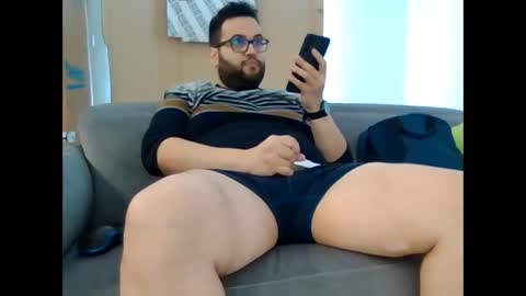 Snapshot of jbon23 chatting on December 13, 8:51 am Josbon23 online show from December 13, 8:51 am