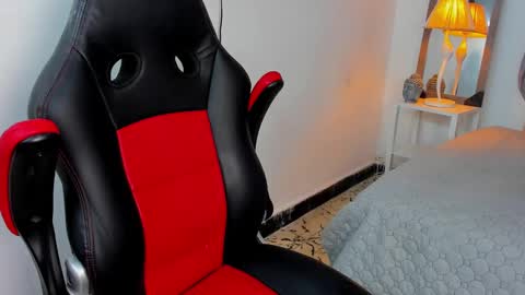 Snapshot of jdaniel_shellby chatting on December 6, 5:03 am jhon online show from December 6, 5:03 am