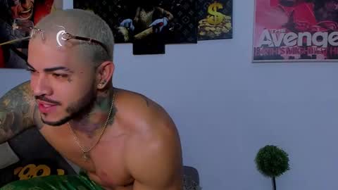 Jean  axelcrow       Modelo Independiente online show from March 8, 4:34 am