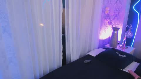 Jean online show from December 4, 8:08 pm