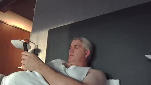 dadbody71 online show from February 15, 11:36 pm