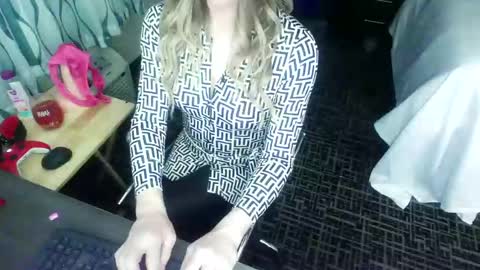 Jenna Cross online show from February 16, 9:27 pm