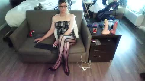 Jenna Cross online show from May 7, 6:58 pm