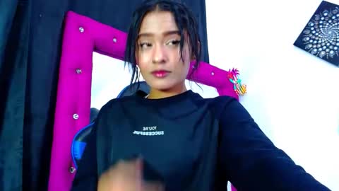 jenn online show from April 22, 10:33 am