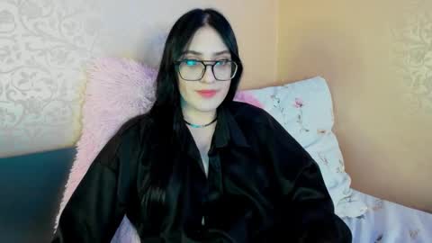 Helen online show from December 2, 9:35 pm