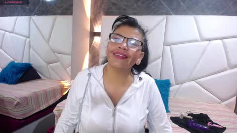 Jennifer online show from April 13, 2:27 am