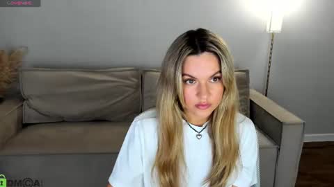 Jennifer Perezz online show from July 22, 5:15 pm