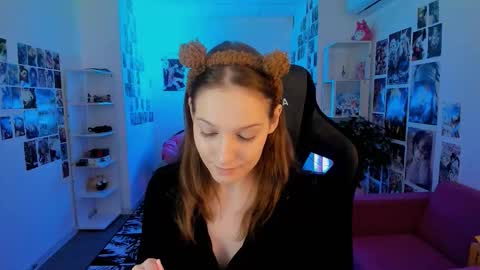 jenniferkiim online show from March 3, 2:13 pm