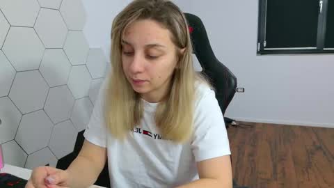 Jenny online show from February 3, 9:41 pm