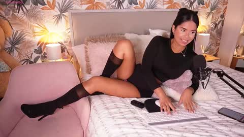 Snapshot of jenny_roberts96 chatting on October 25, 7:14 pm Jenny Roberts online show from October 25, 7:14 pm
