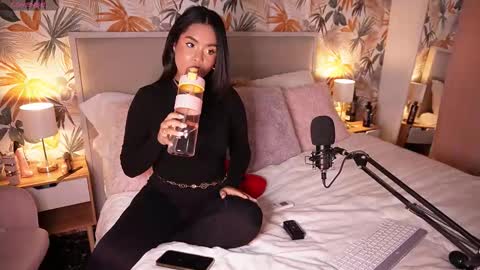 Snapshot of jenny_roberts96 chatting on October 11, 8:23 pm Jenny Roberts online show from October 11, 8:23 pm