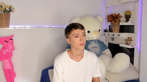 jero independent model online show from April 21, 1:42 am