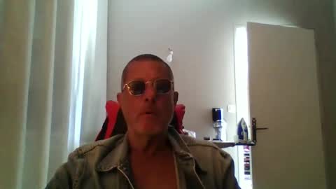 Snapshot of jerflor chatting on October 10, 9:37 am jerflor online show from October 10, 9:37 am